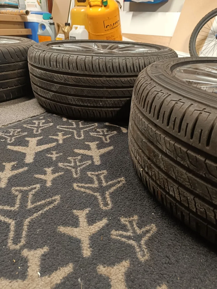 Ford alloy wheels with Tyres - Image 3