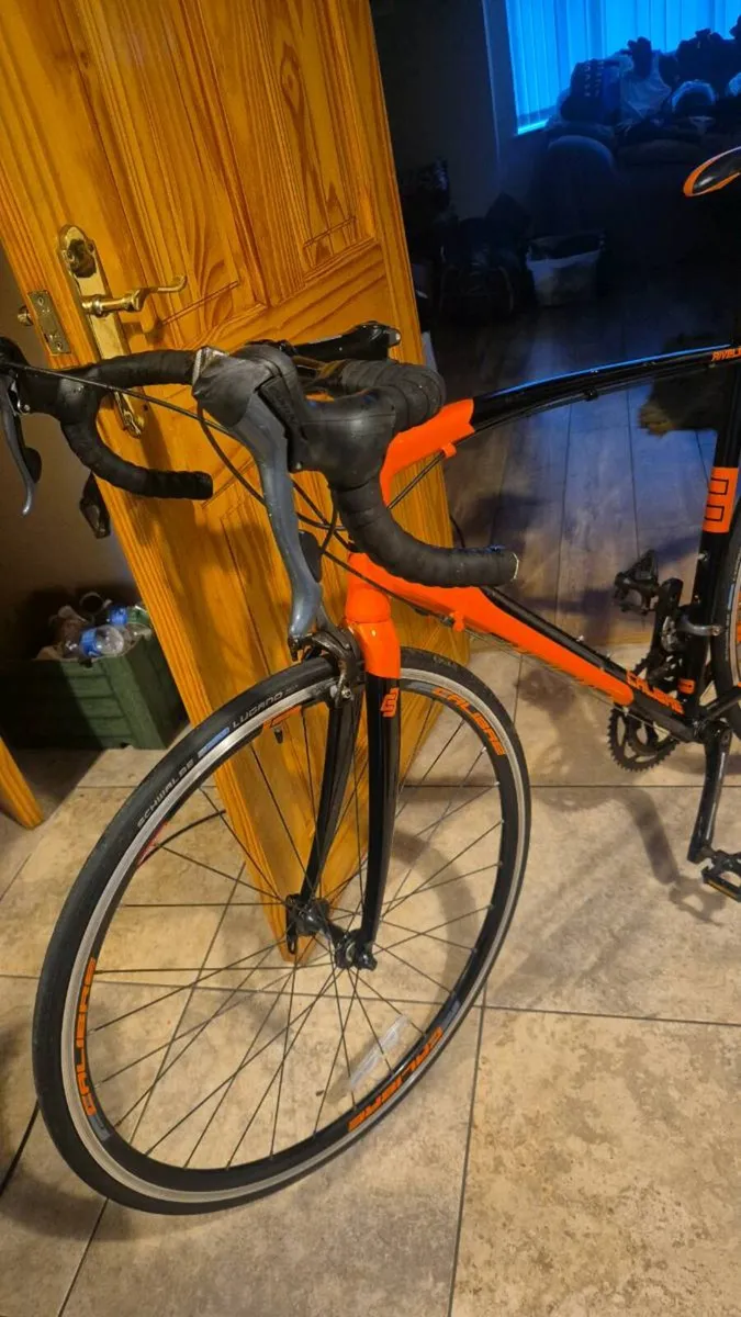 Road racing bike - Image 1