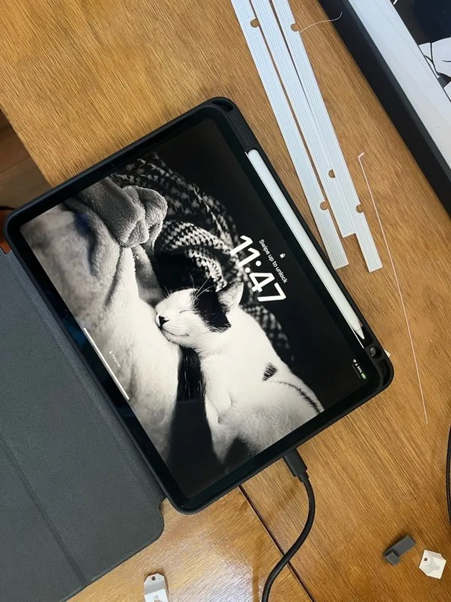 iPad Pro 11 inches (2018) with Apple Pencil - 64GB - Image 1