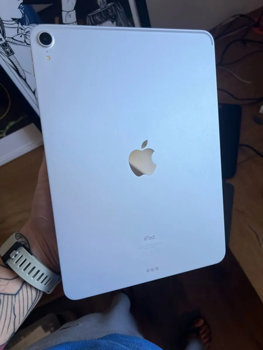 iPad Pro 11 inches (2018) with Apple Pencil - 64GB - Image 4