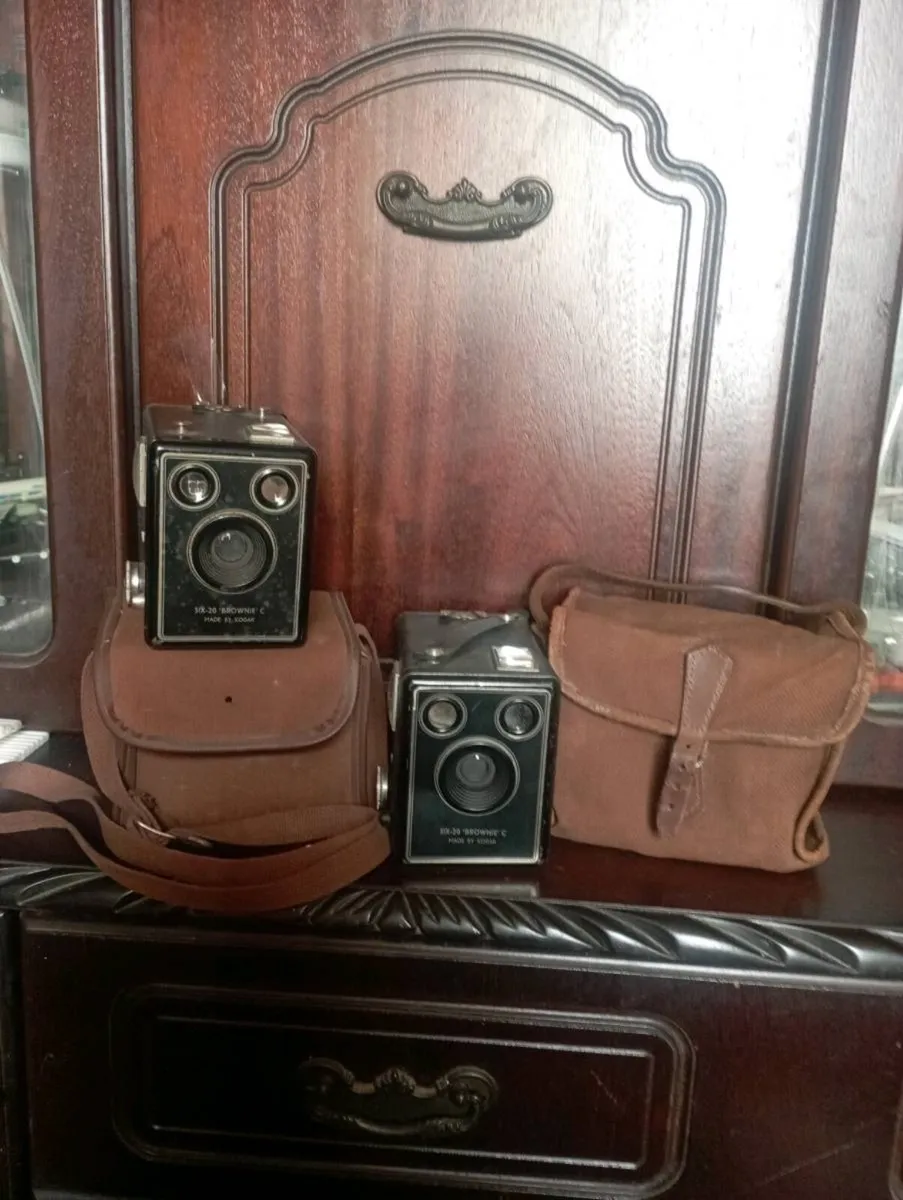 RARE FIND VINTAGE KODAK SIX 20 BROWNIE  CAMERA.#2 - Image 1