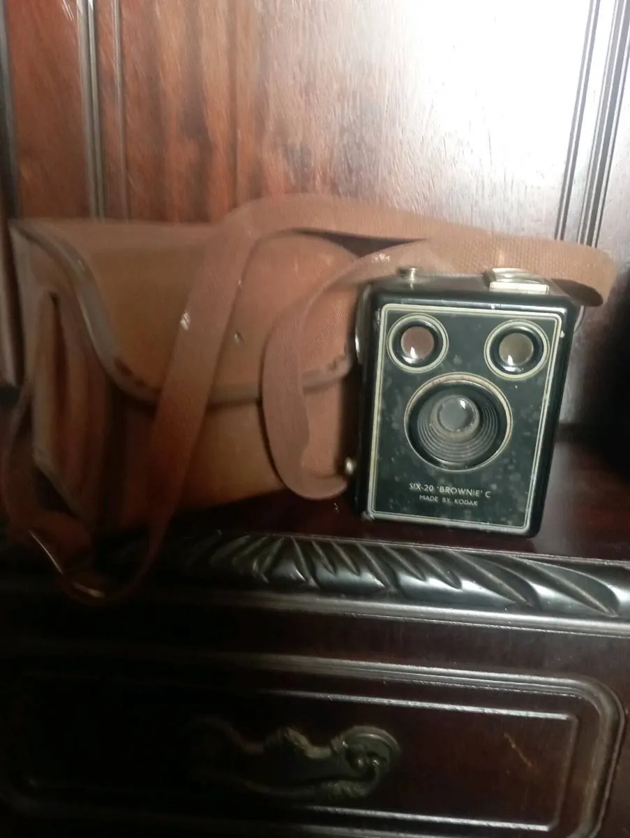 RARE FIND VINTAGE KODAK SIX 20 BROWNIE  CAMERA.#2 - Image 2