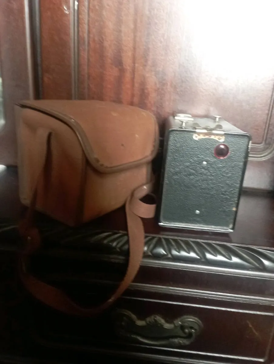 RARE FIND VINTAGE KODAK SIX 20 BROWNIE  CAMERA.#2 - Image 3
