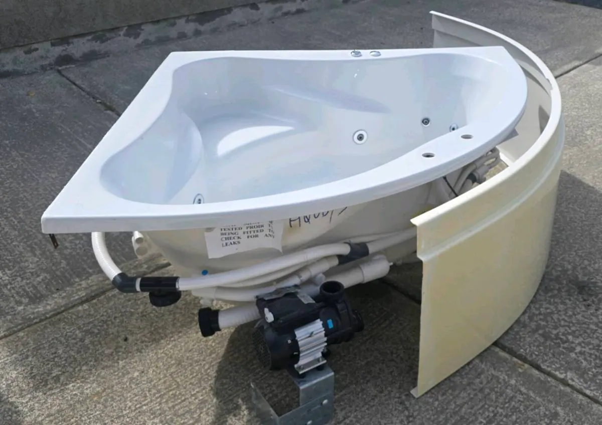 Whirlpool Corner Bath & Shower Tray - Image 1