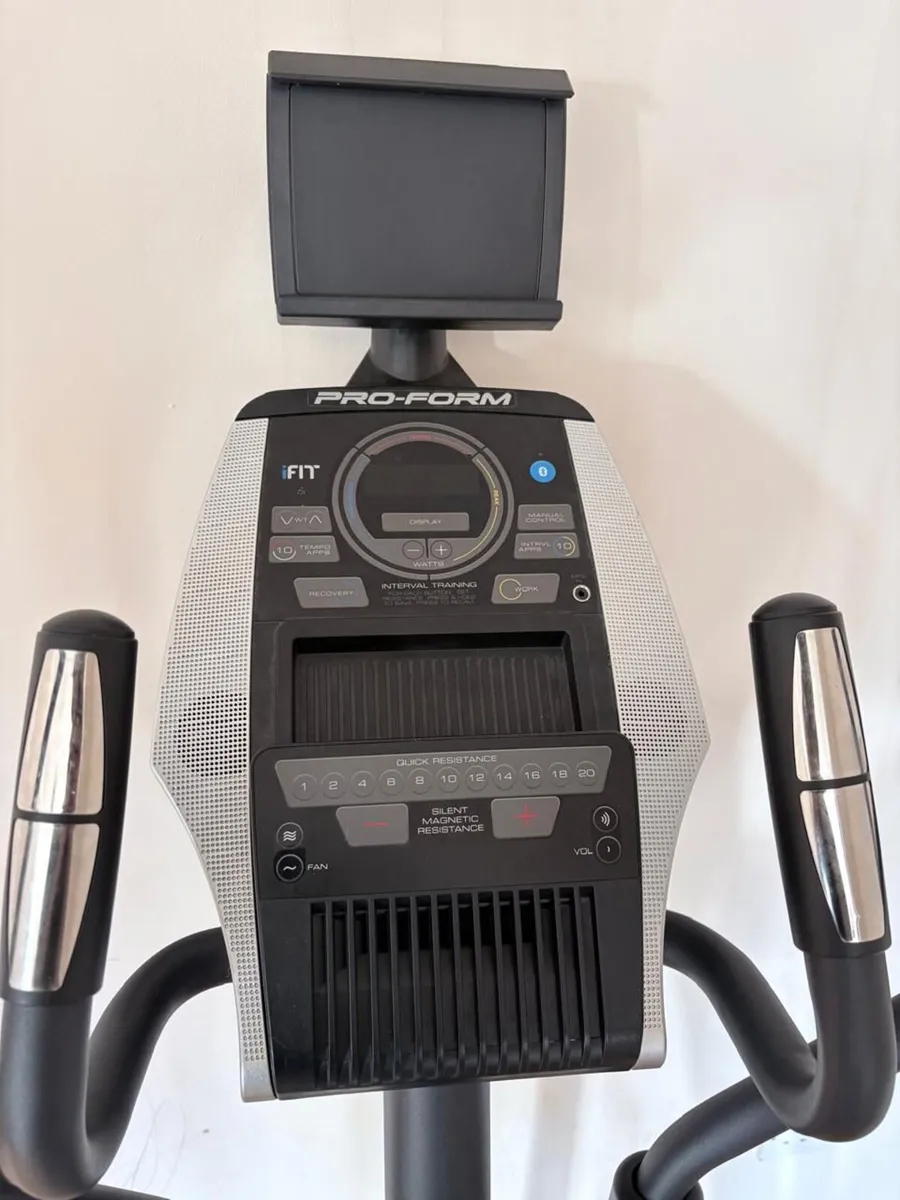 ProForm 325 CSE Elliptical Trainer - Image 4