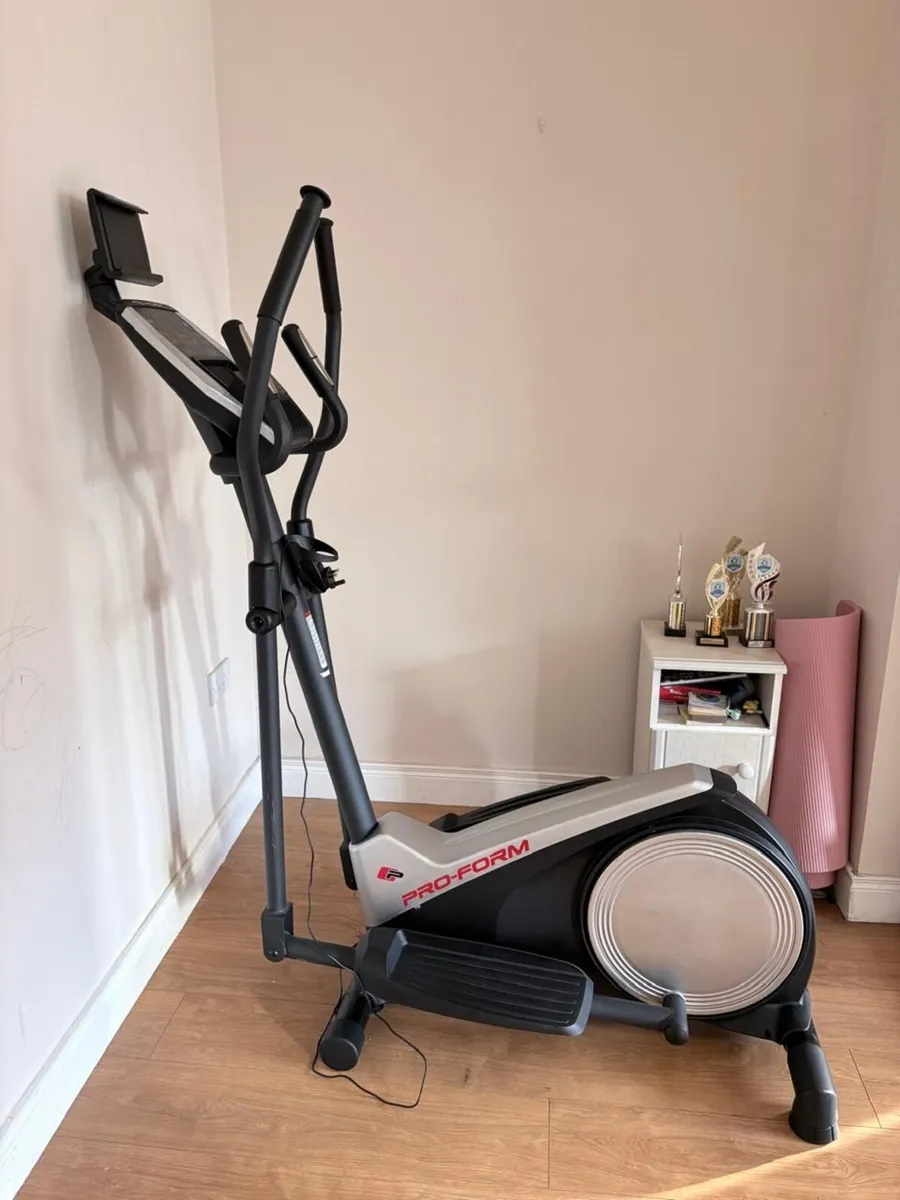 ProForm 325 CSE Elliptical Trainer - Image 2