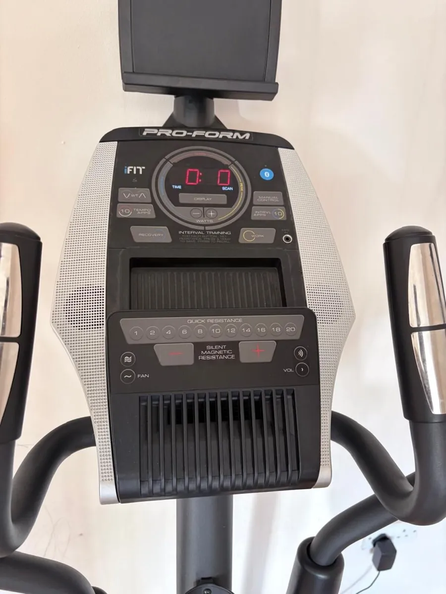 ProForm 325 CSE Elliptical Trainer - Image 3