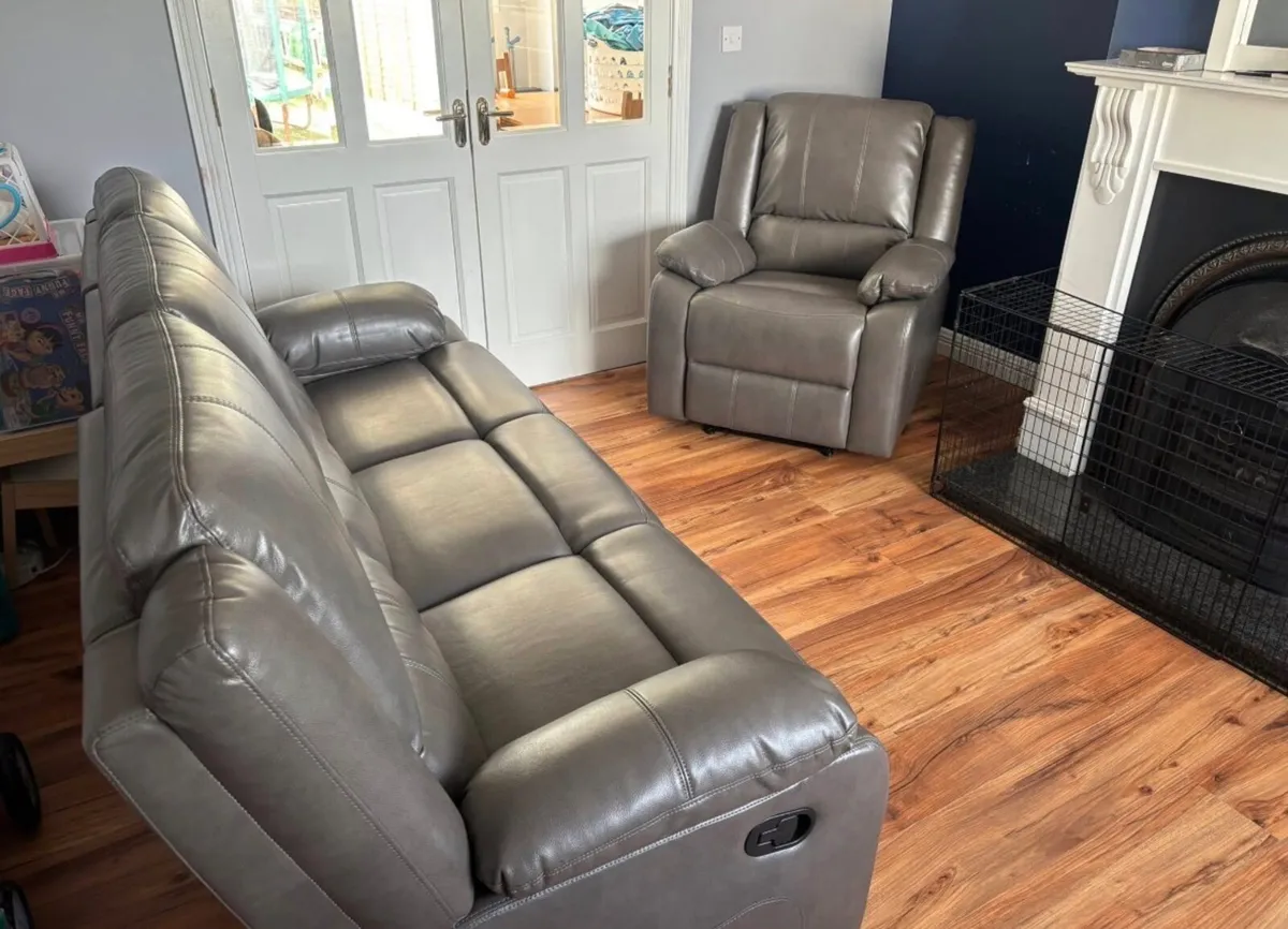 Brand new leather suite now available - Image 1