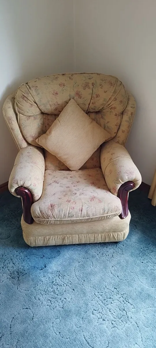 Free couch and chairs - Image 2