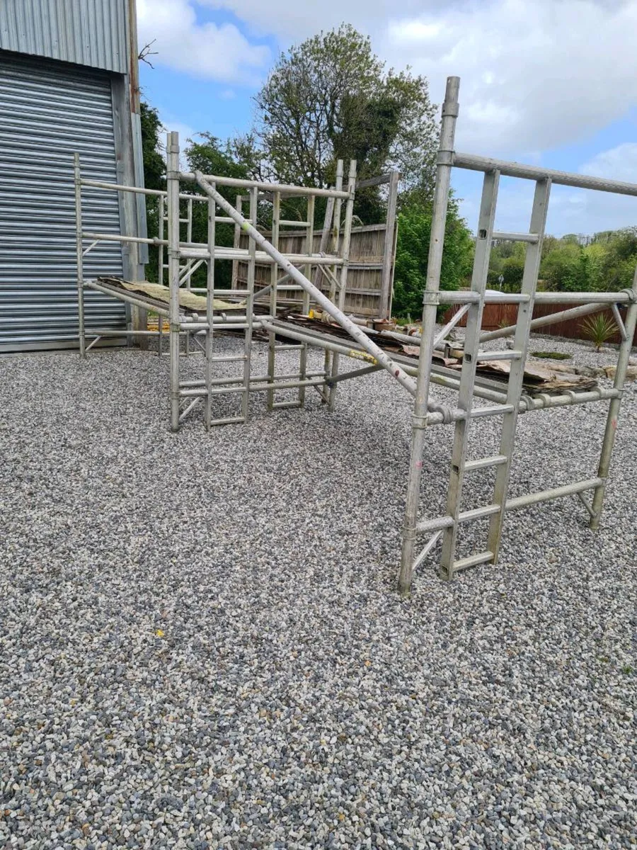 Scaffold towers - Image 1