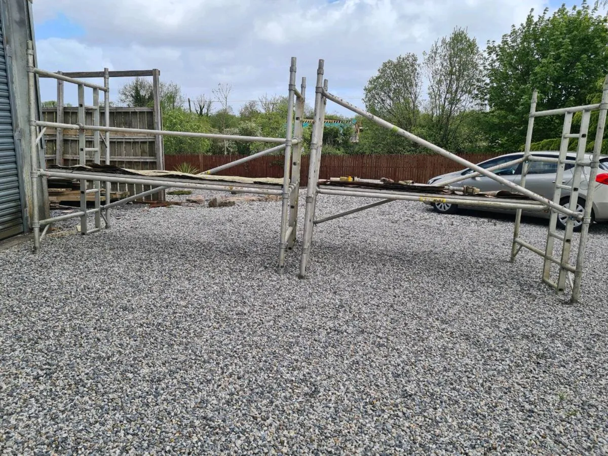 Scaffold towers - Image 3