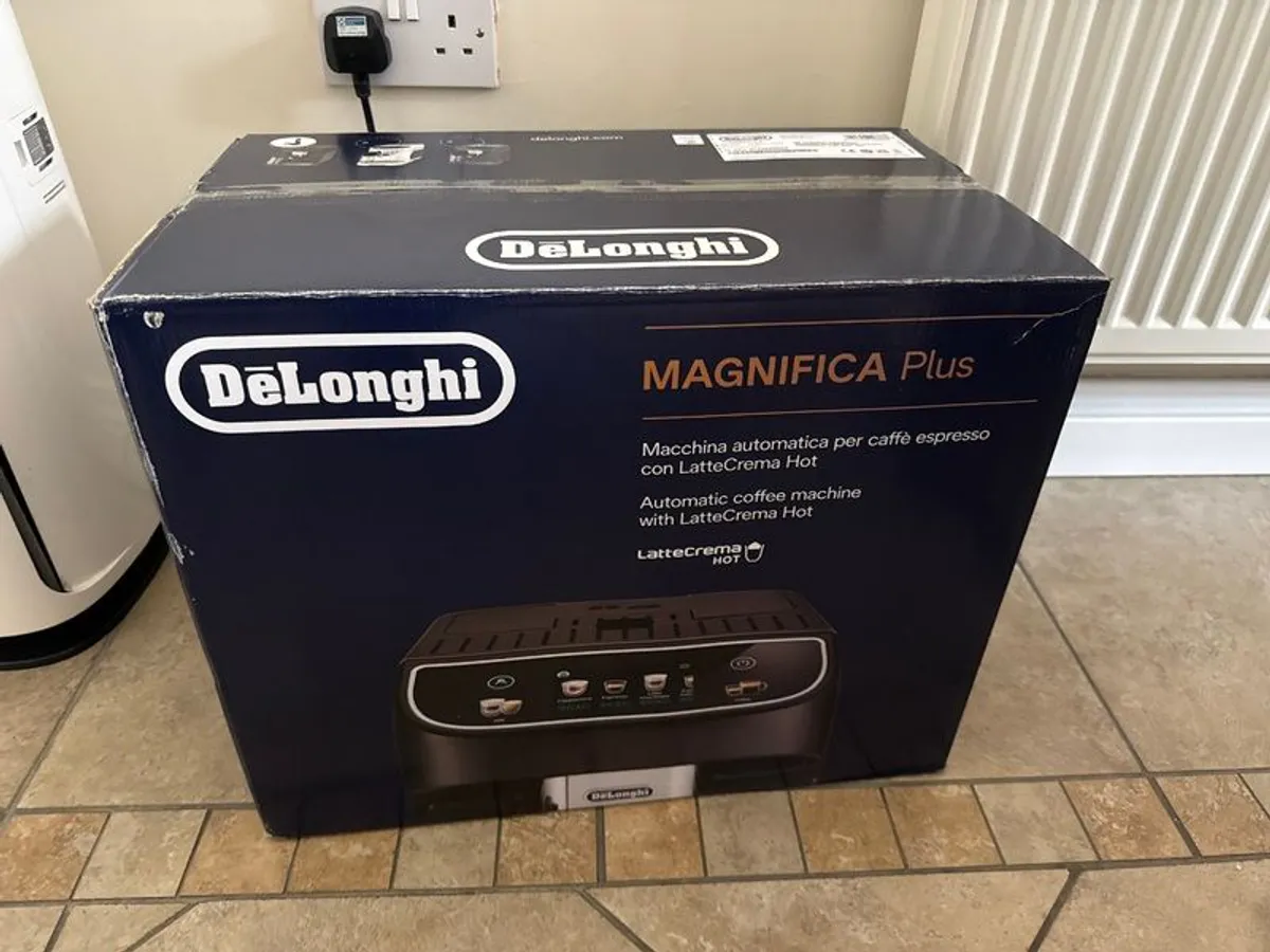 De Longhi Magnifica Plus Black - Image 1
