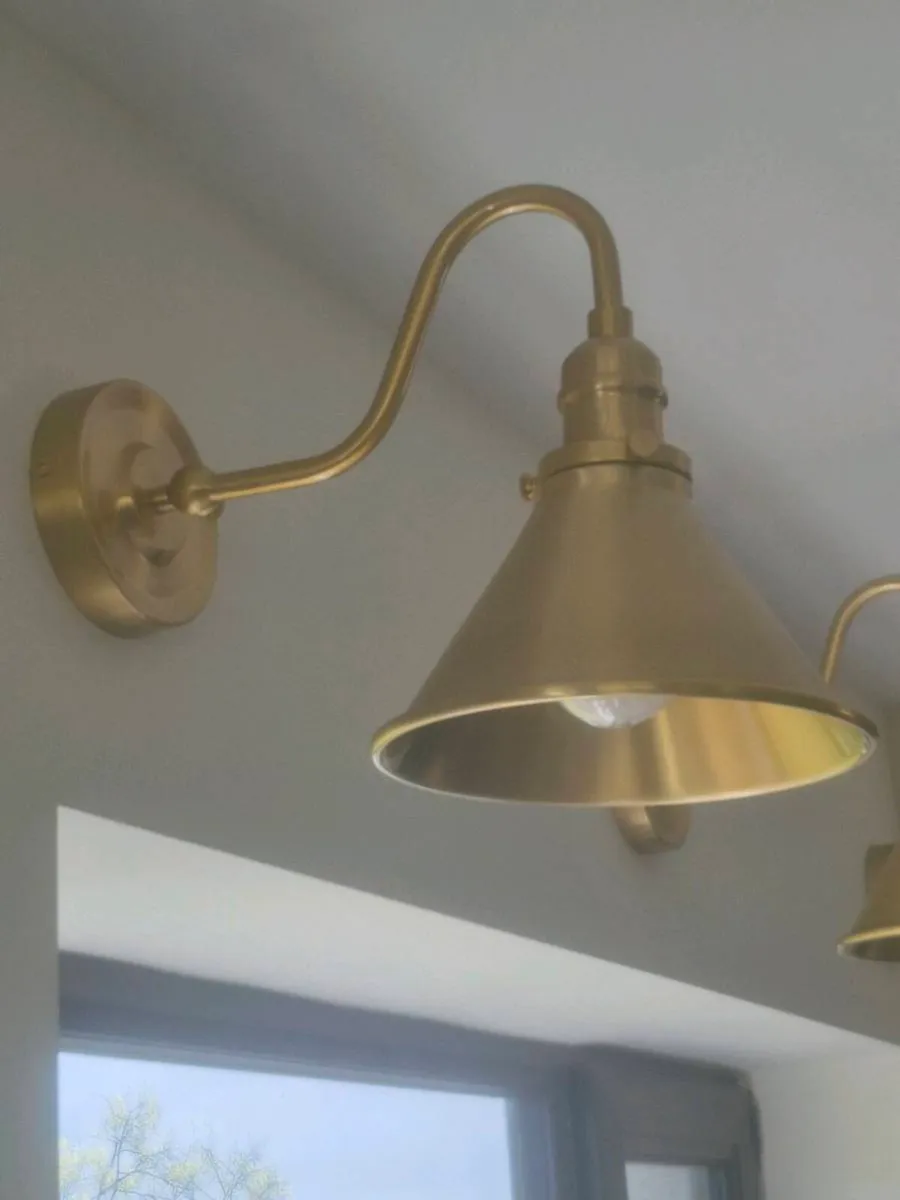 Elstead provence antique brass wall light - Image 3