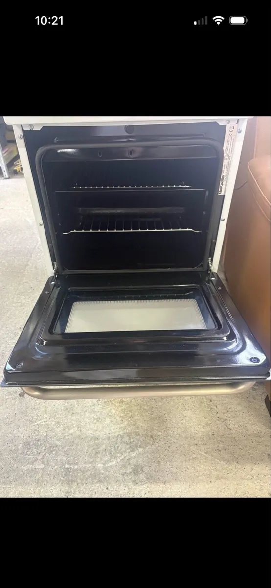 Montpellier slimline electric oven - Image 2