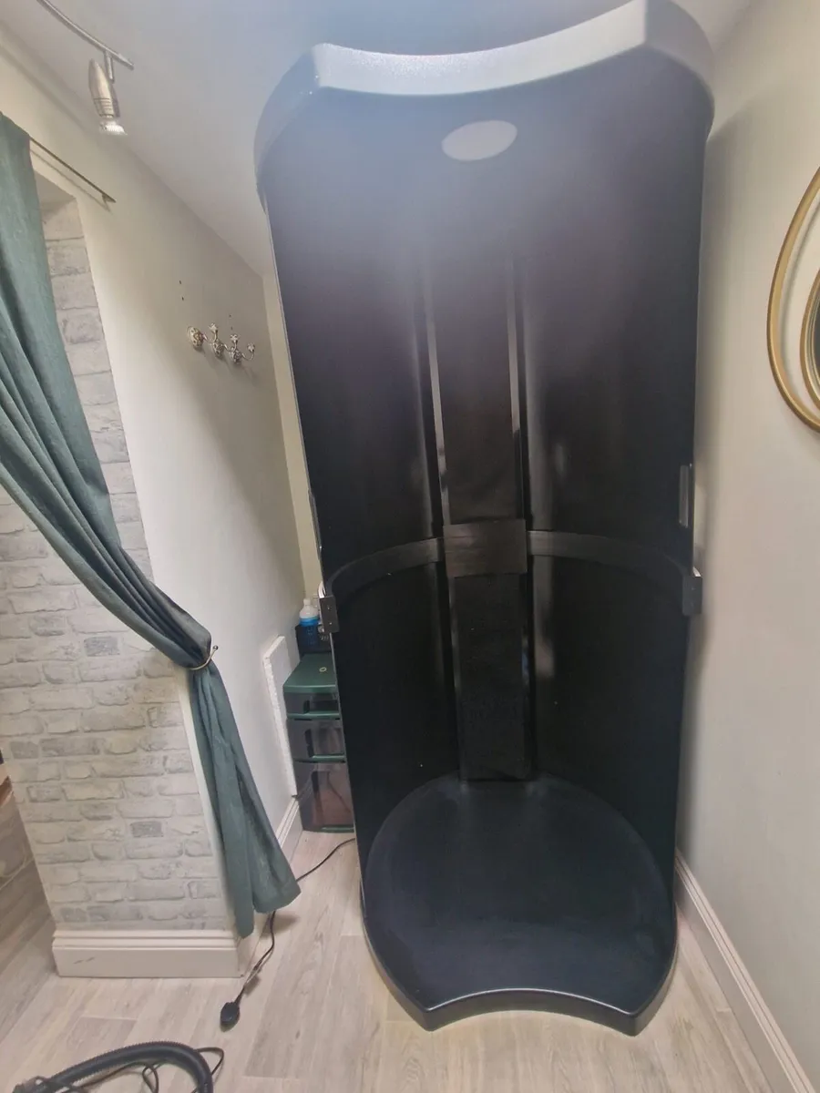 Spray Tanning Booth - Image 4