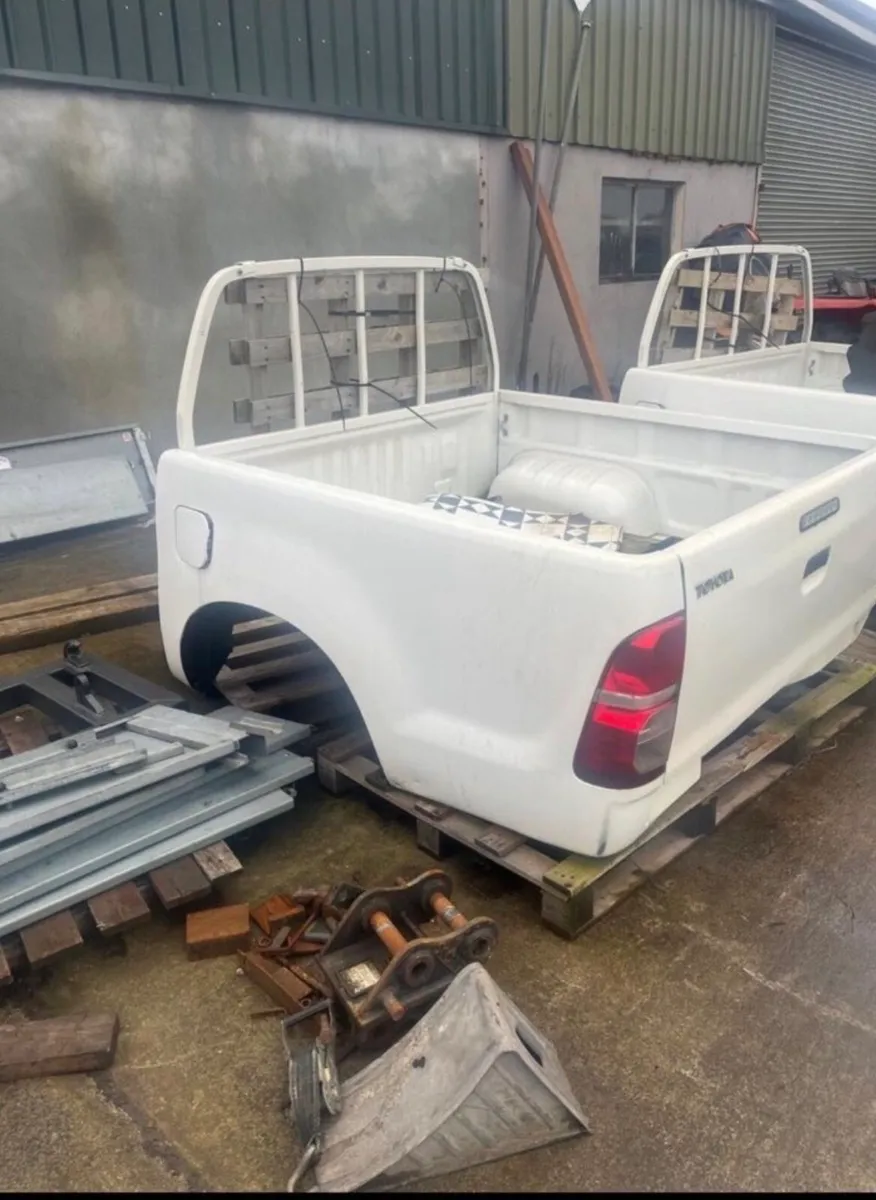 Toyota hilux tub