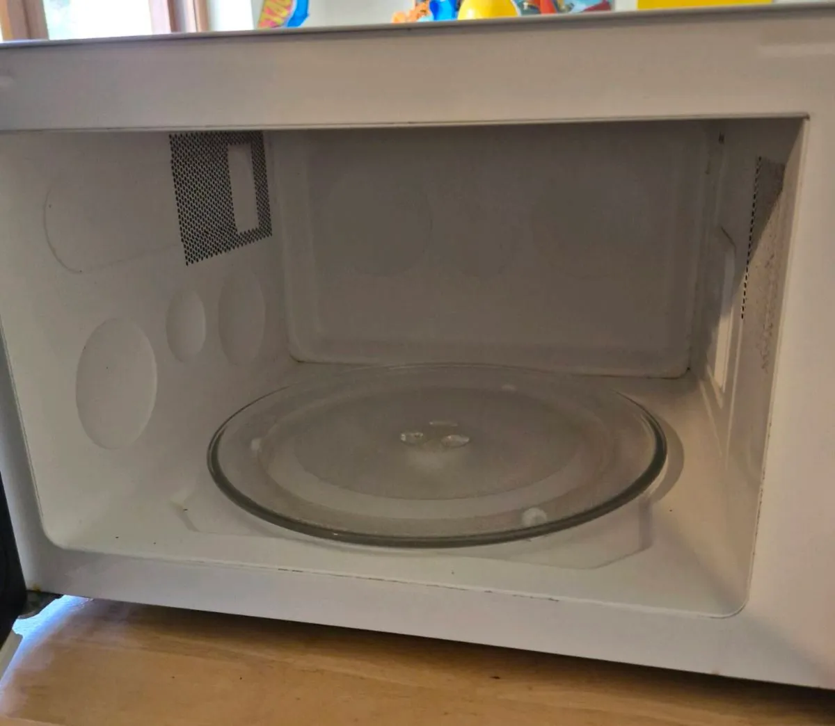 32 litre digital Microwave - Image 2