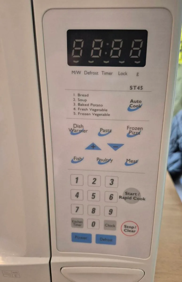 32 litre digital Microwave - Image 1