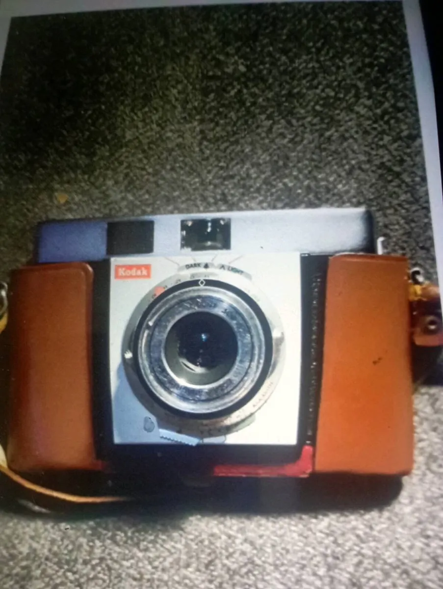 RARE FIND VINTAGE KODAK COLOURSNAP 35 FILM CAMERA - Image 2