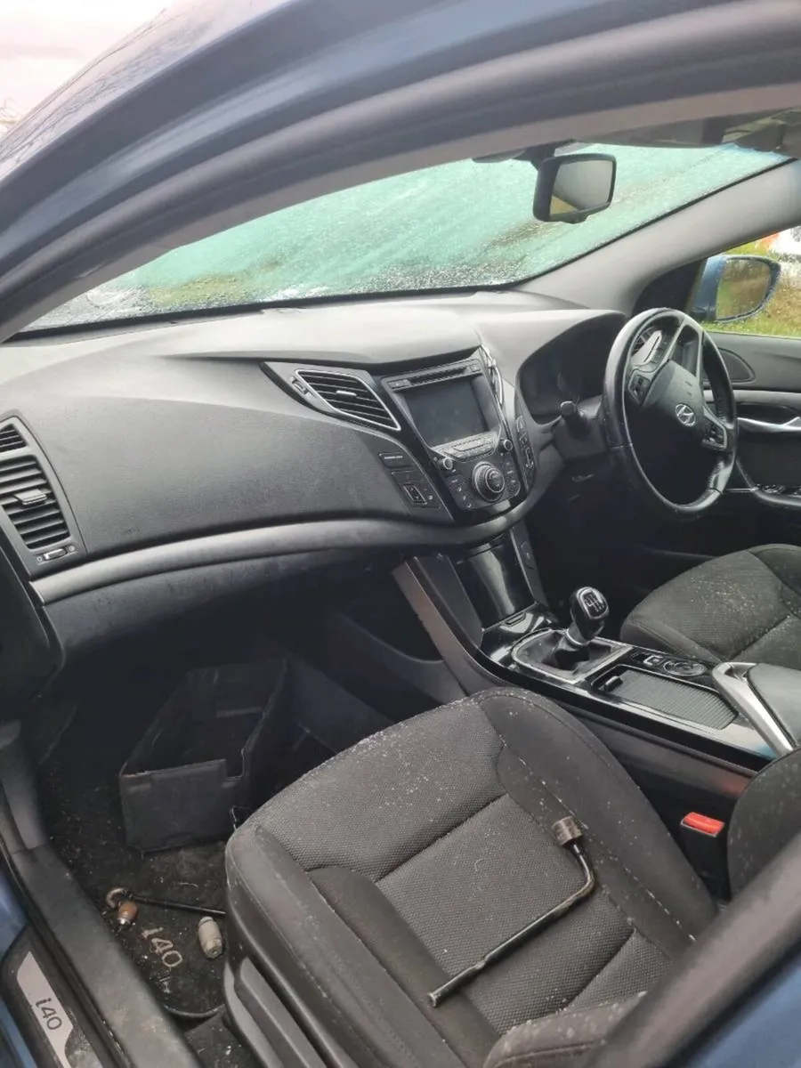 12 hyundai i40 - Image 4