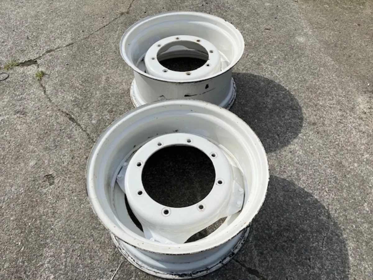 New Holland Rims 14.9 x 24 - Image 1