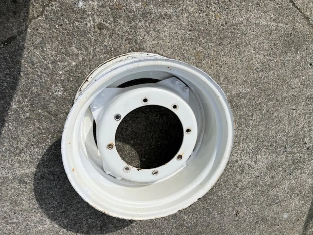 New Holland Rims 14.9 x 24 - Image 2