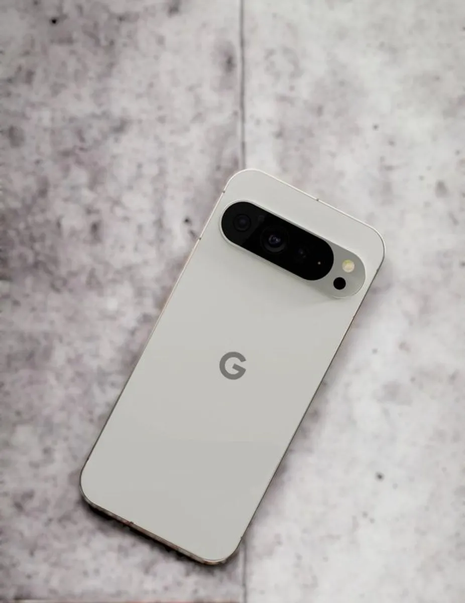 Google Pixel 9 like NEW, WARRANTY Dec/26 - Image 2