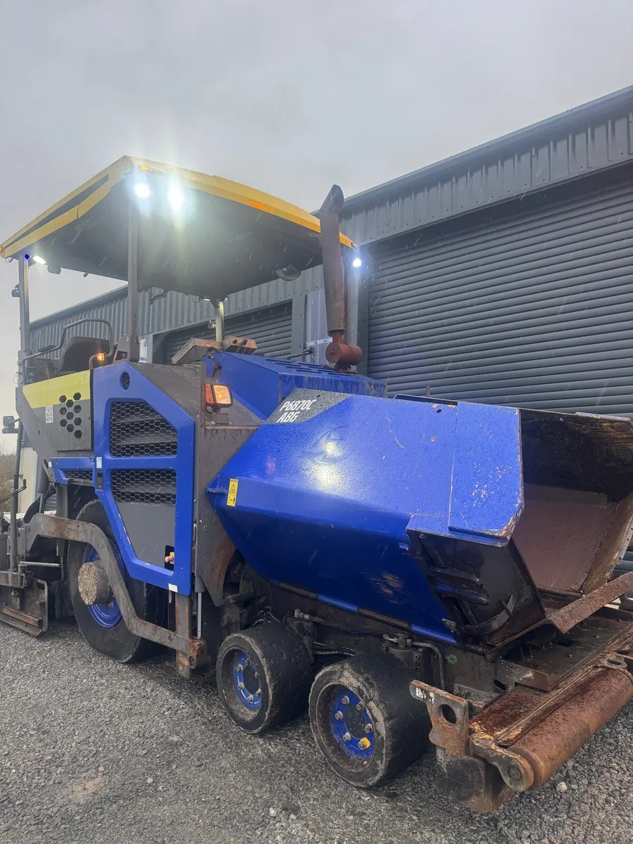 2017 Volvo 6870C paver (new rear control panels ) - Image 1