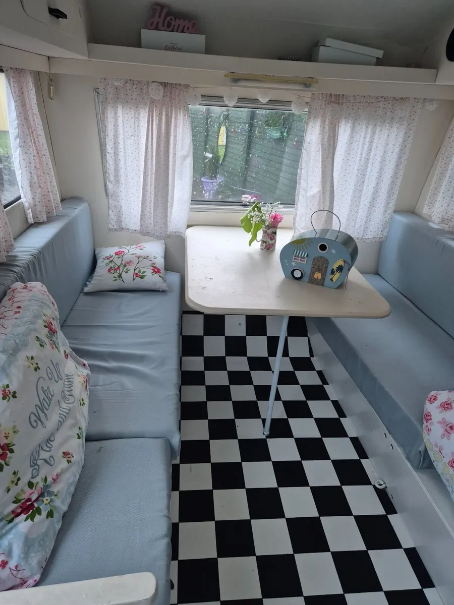 Vintage caravan - Image 2