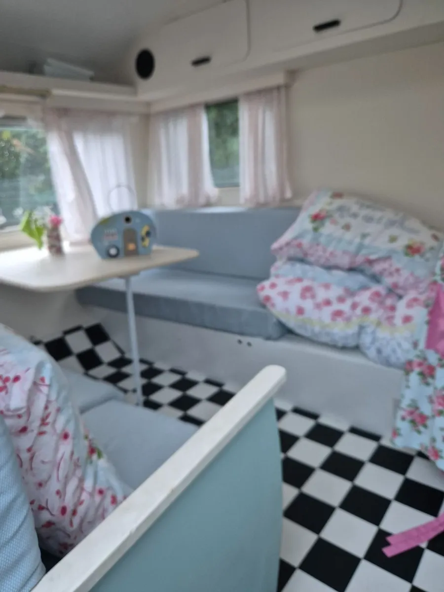 Vintage caravan - Image 3