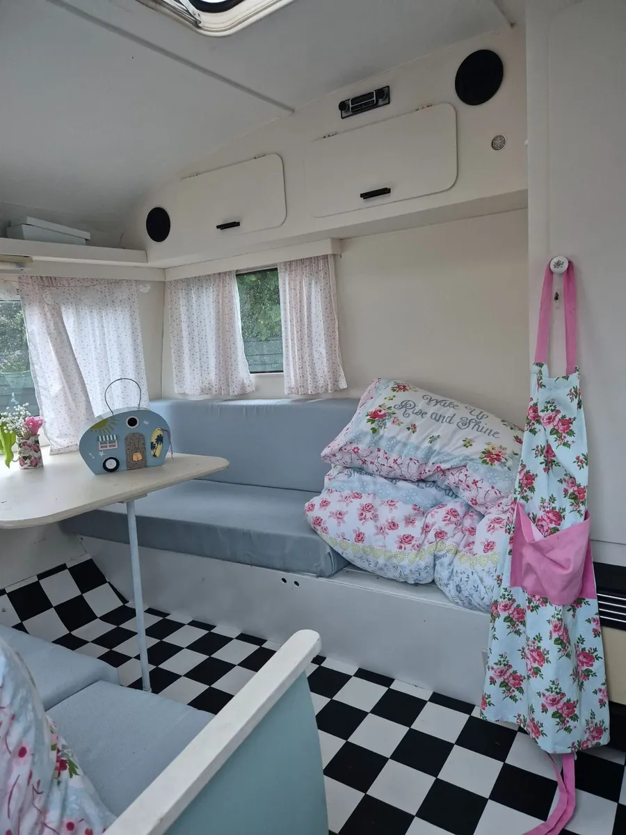 Vintage caravan - Image 4