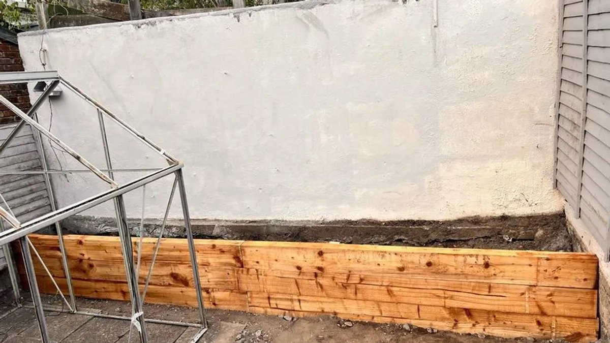 Timber sleeper retaining wall / Raise sleeper planter - Image 4