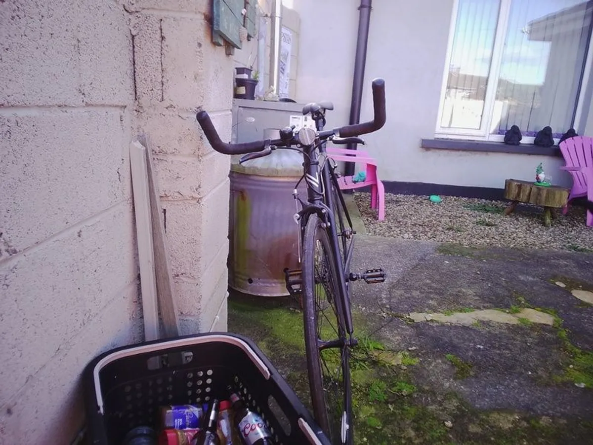 Road bike - Image 1