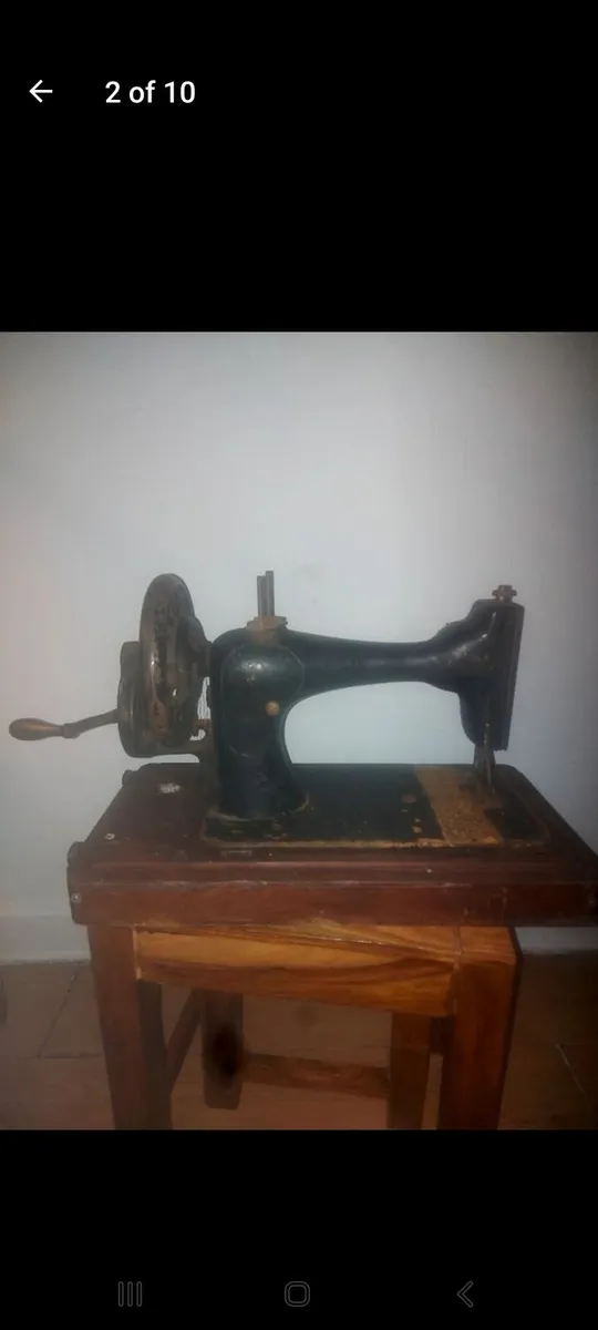 Antique singer sawing machine - Image 1