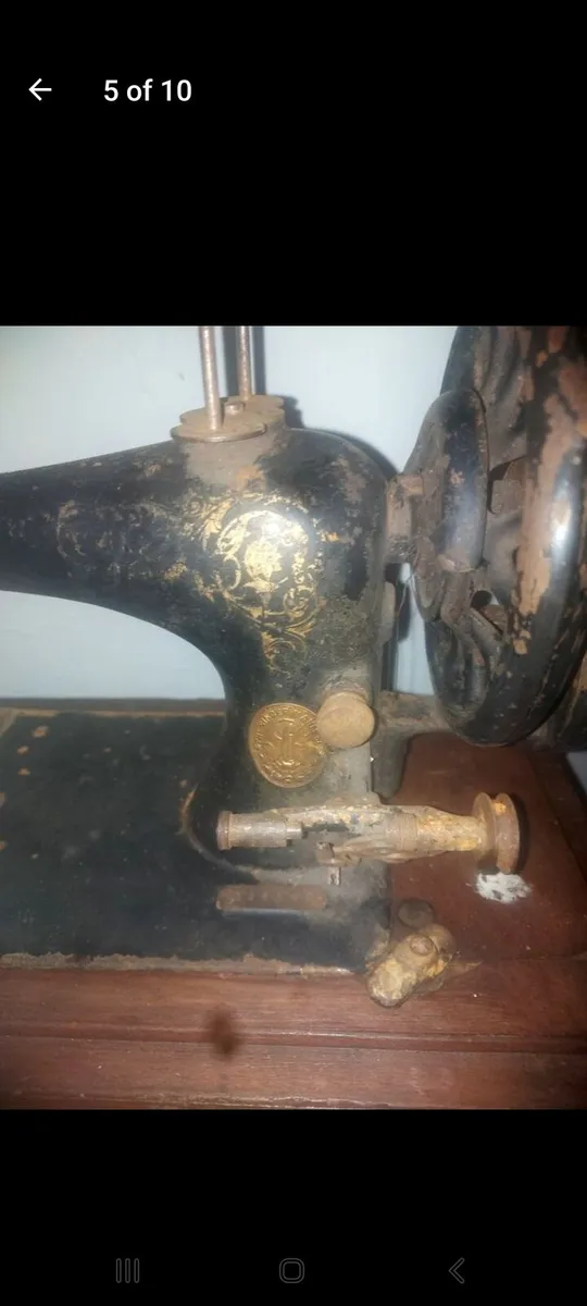 Antique singer sawing machine - Image 2