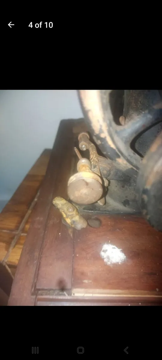 Antique singer sawing machine - Image 3