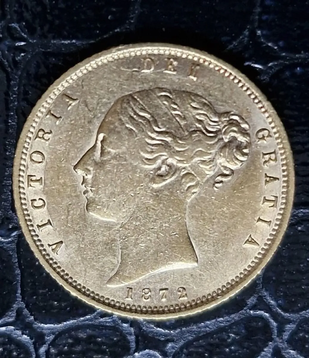 1872 - Die 365 Young Victoria Shield Reverse Half Sovereign Excellent condition with nice die crack. (1 Euro offer for PM to discuss Price!!) - Image 2
