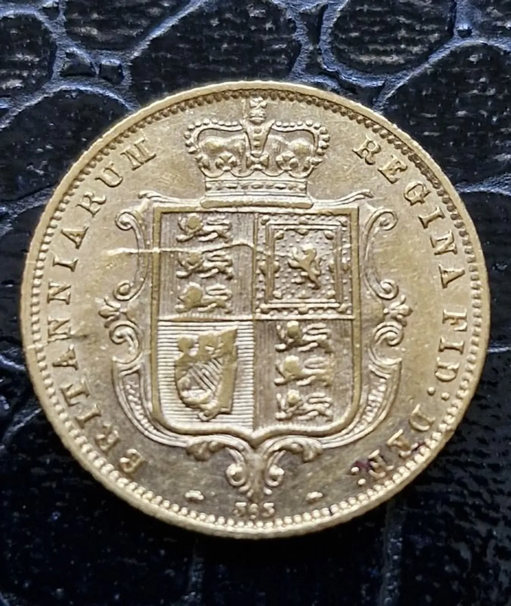 1872 - Die 365 Young Victoria Shield Reverse Half Sovereign Excellent condition with nice die crack. (1 Euro offer for PM to discuss Price!!) - Image 4