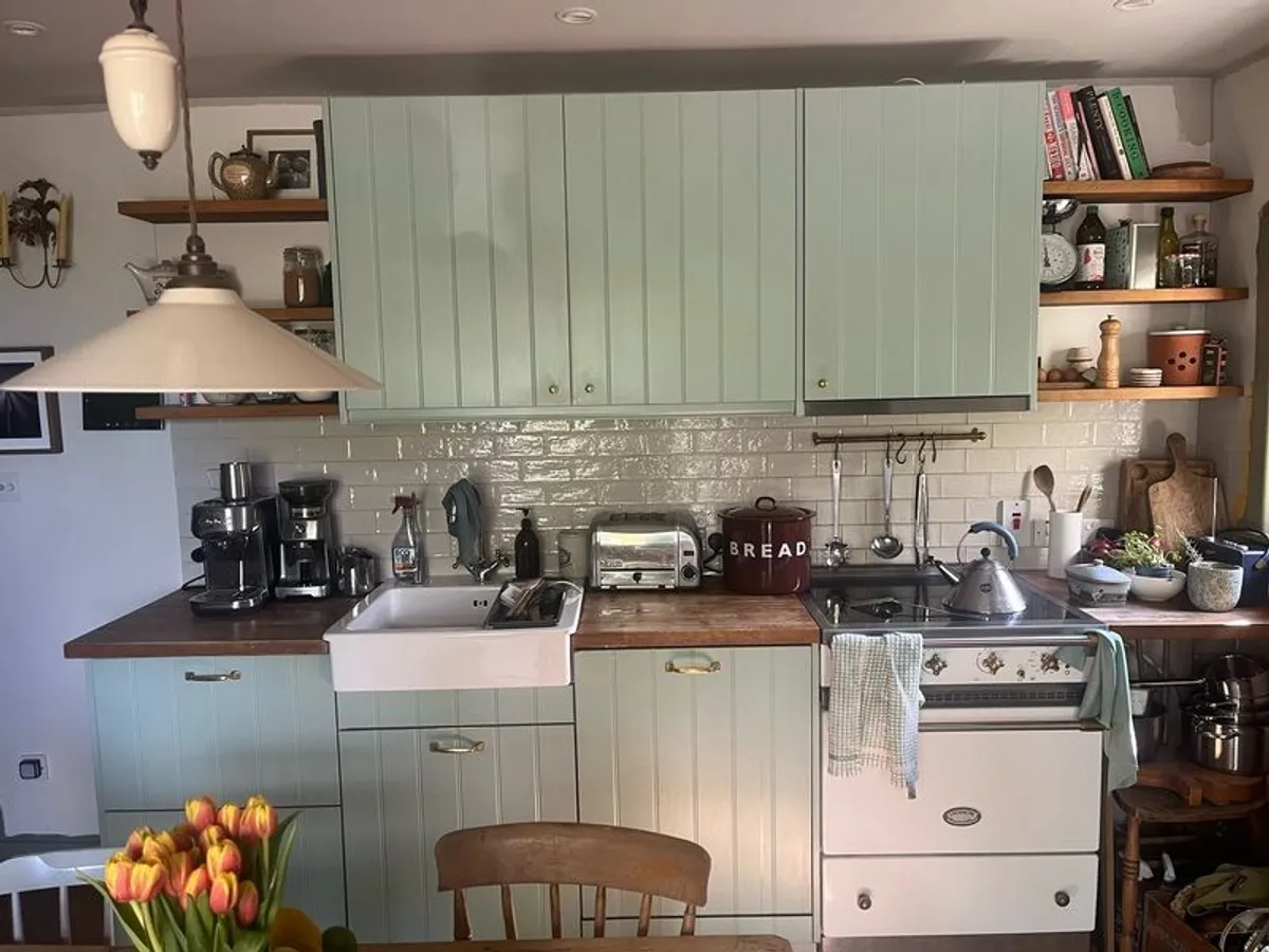 Full Kitchen units with Bosch dishwasher & IKEA fridge. Solid oak countertops. - Image 1