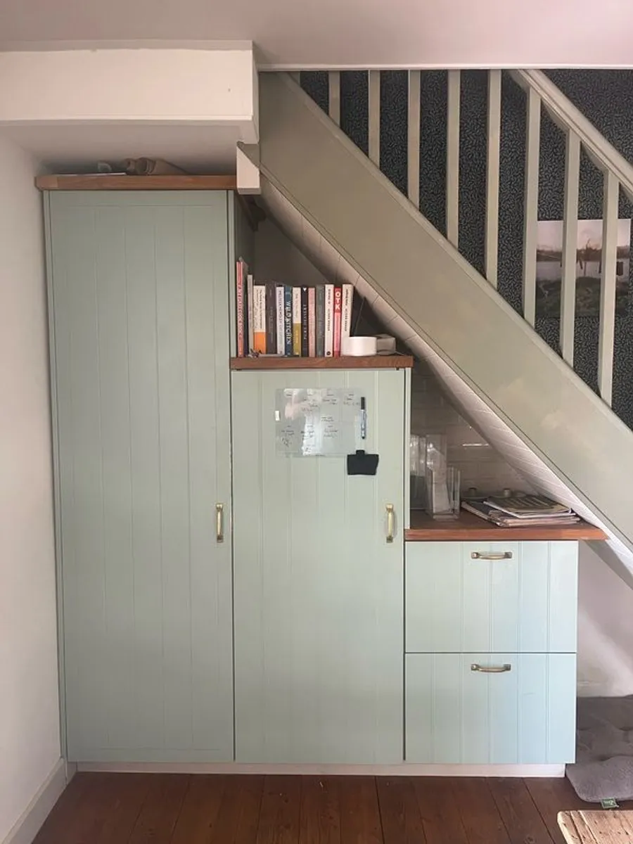 Full Kitchen units with Bosch dishwasher & IKEA fridge. Solid oak countertops. - Image 2