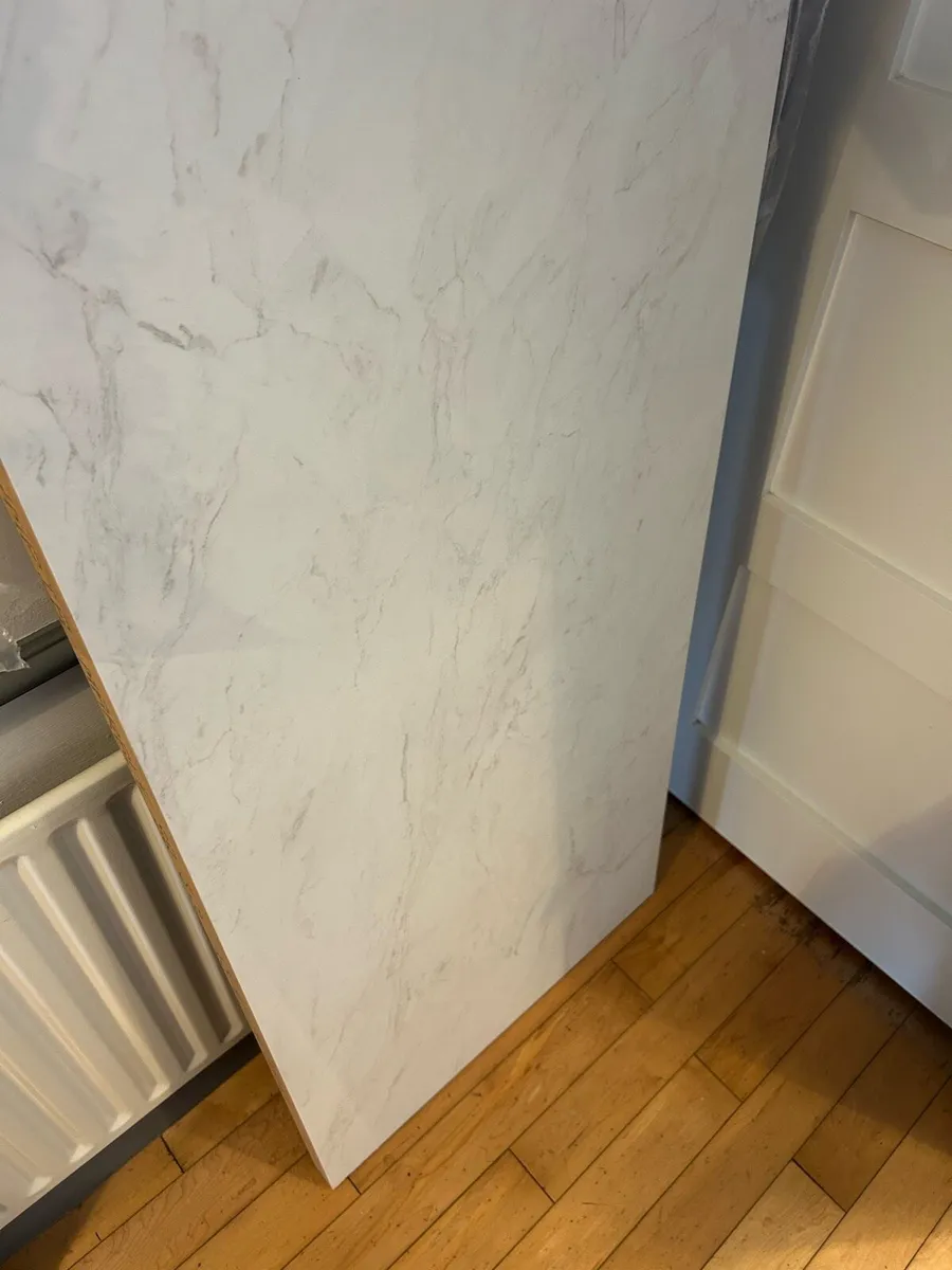White marble effect worktop - Image 1