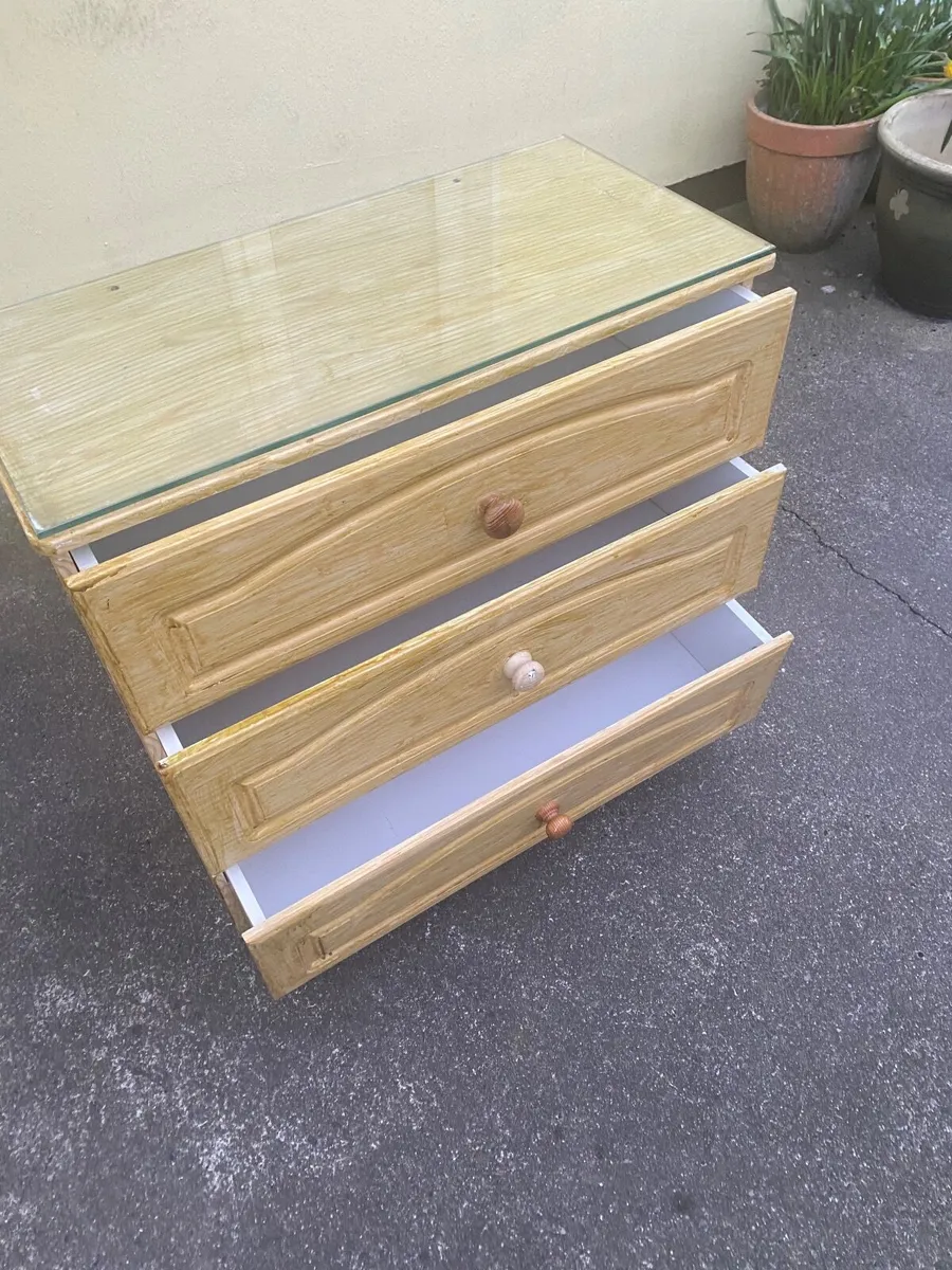 Chest of drawers - Image 1
