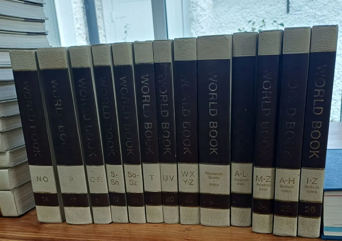 World Book Encyclopedia 1975 (26 vol complete) - Image 1