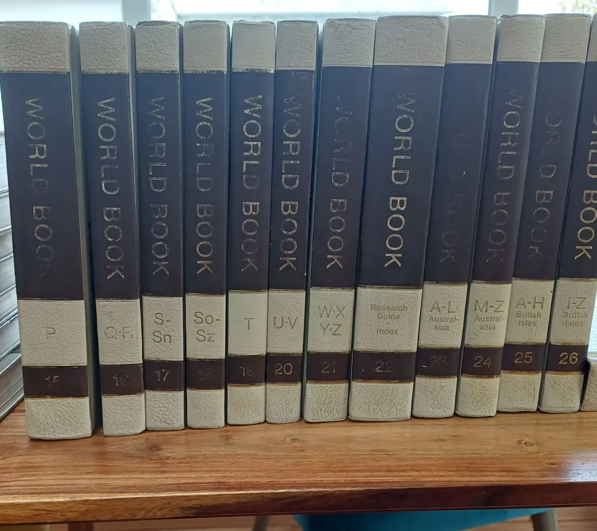 World Book Encyclopedia 1975 (26 vol complete) - Image 2