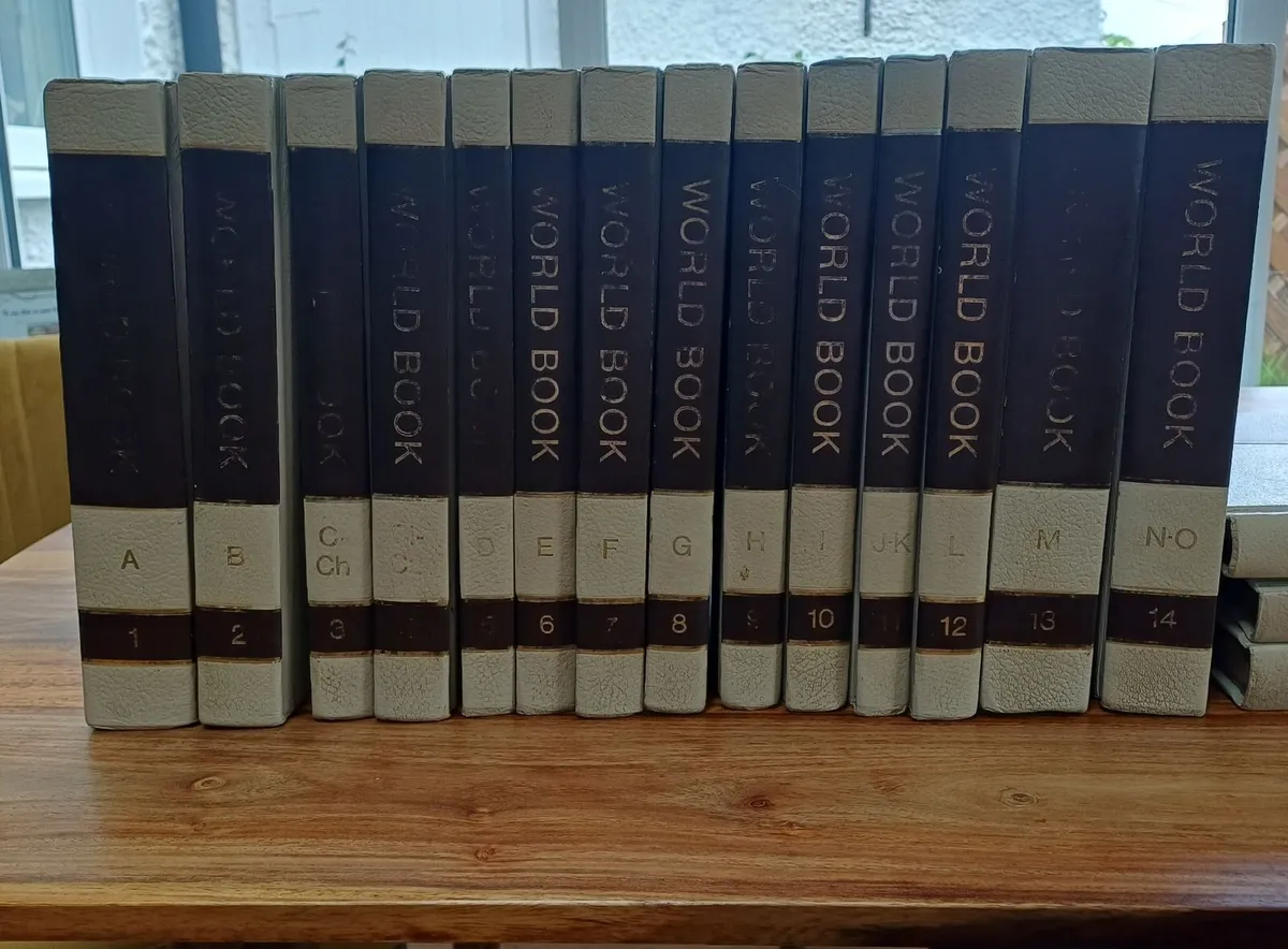World Book Encyclopedia 1975 (26 vol complete) - Image 4