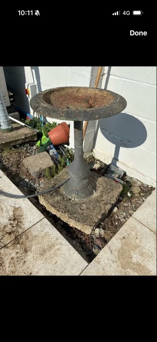 Cast iron bird bath - Image 1