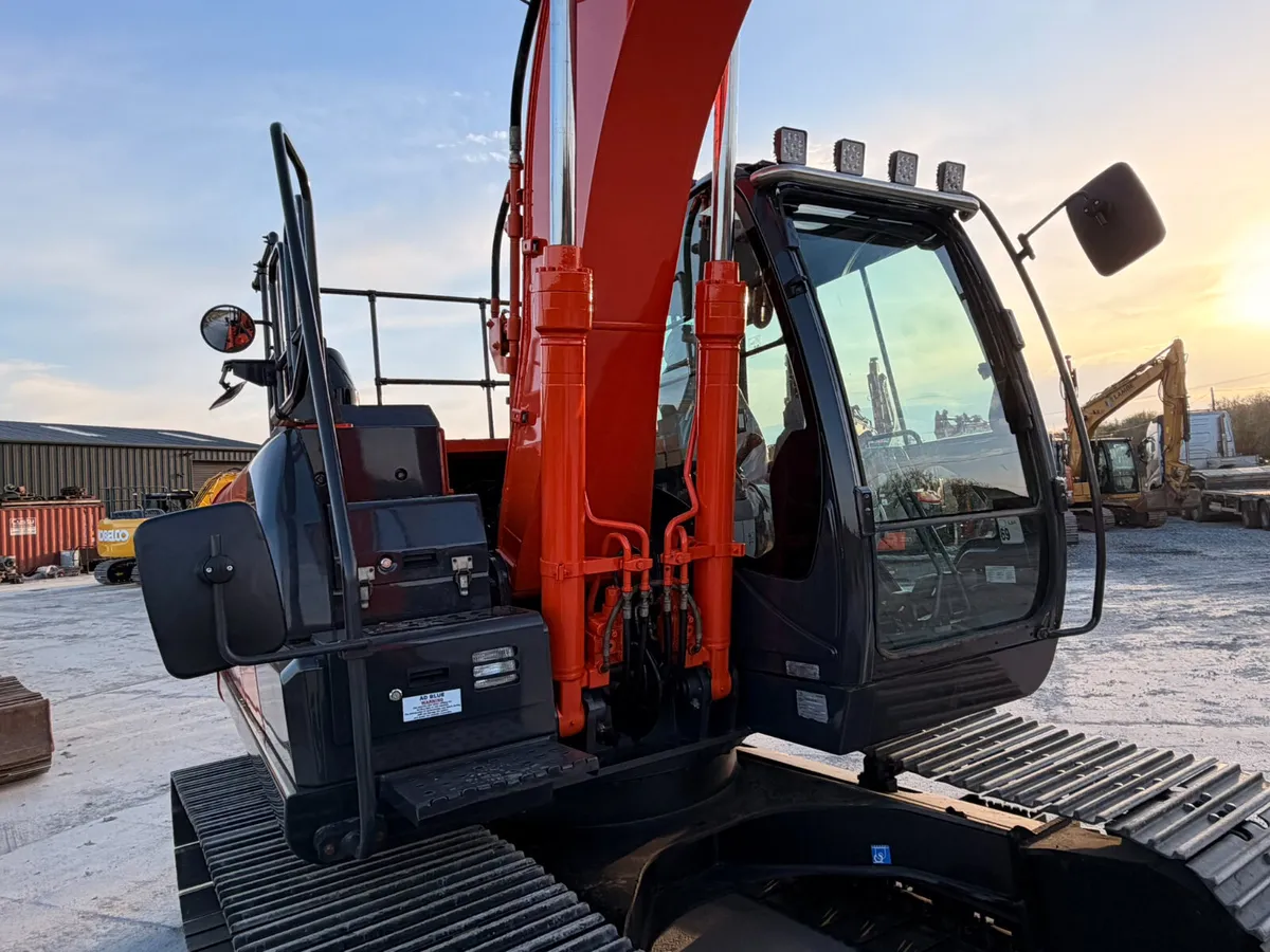 Hitachi ZX130-6 (2019) - Image 2
