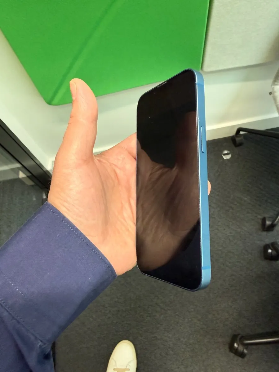 iPhone 13 128GB Light Blue - Image 2