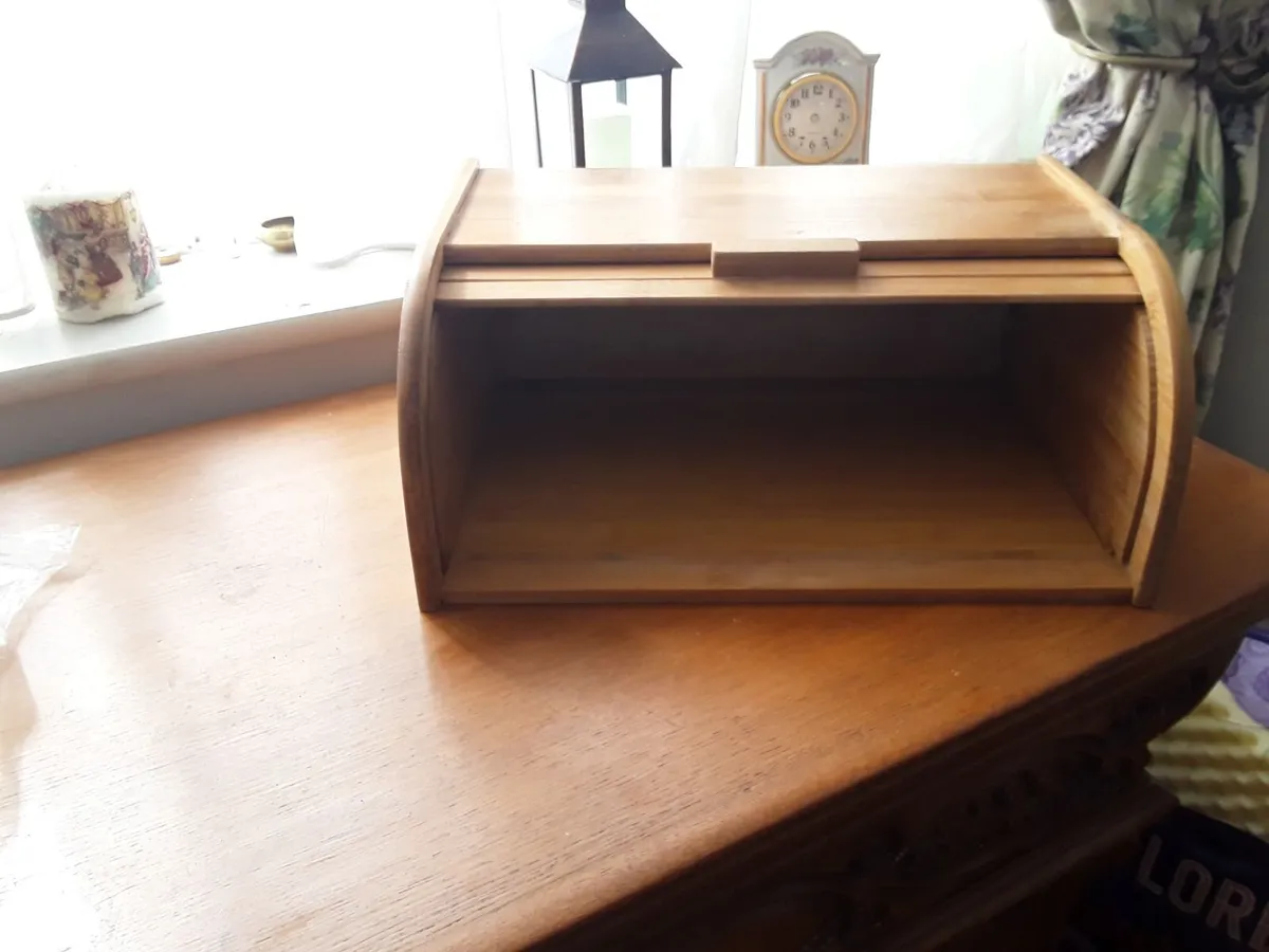 Good condition solid pine bread bin - Image 2