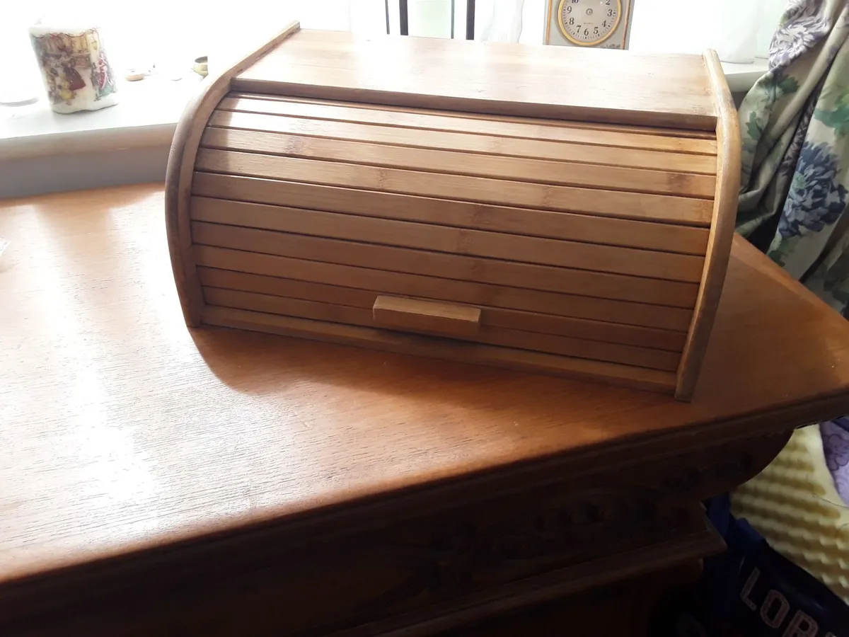 Good condition solid pine bread bin - Image 1